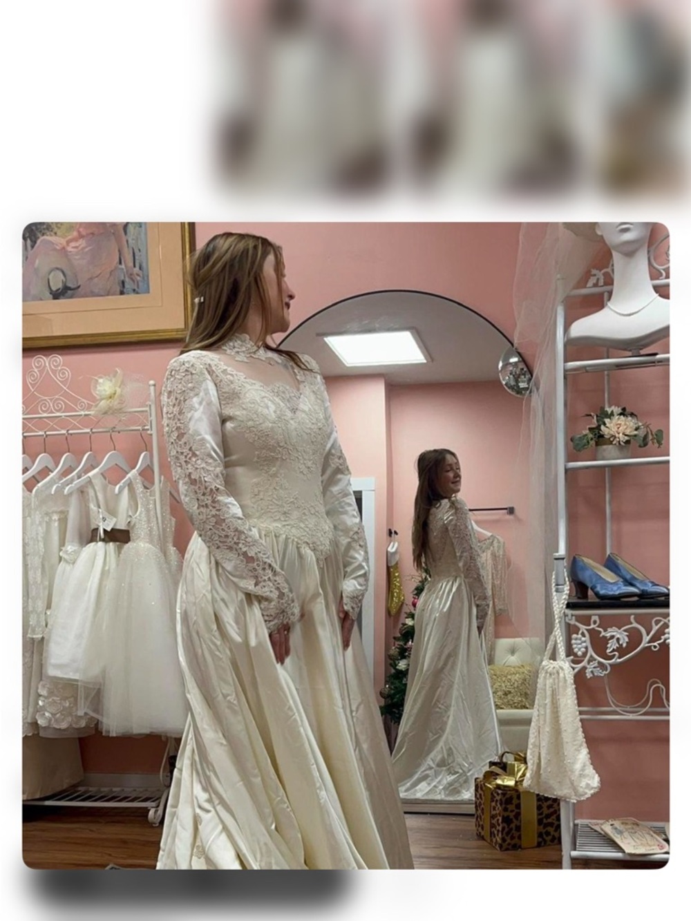 Vintage Ivory Lace Long-Sleeve Wedding Dress